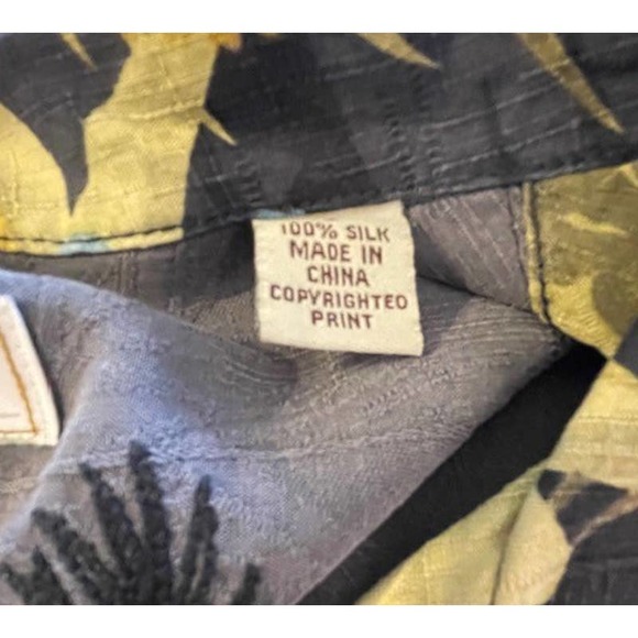 Tommy Bahama Men's Tropical Print 100% Silk Short Sleeve Button Up Shirt Size XL - Picture 4 of 4